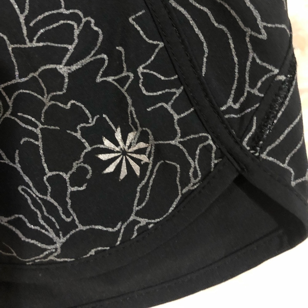 Athleta black floral reflective running shorts women’s size S - Picture 4 of 6